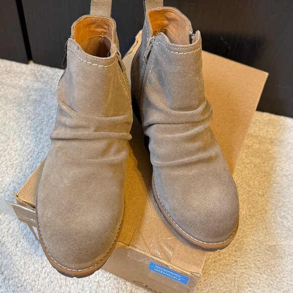 ***NIB*** Clarks Aspra Walk Waterproof ankle boots - Picture 2 of 6